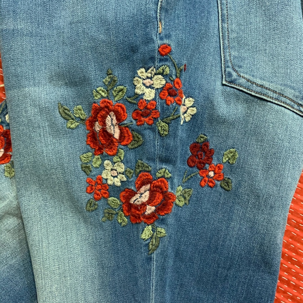 Express Rose Embroidered Stretch High Rise Jeans - Picture 7 of 8